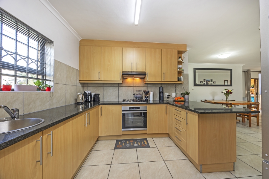 3 Bedroom Property for Sale in Jakarandas Western Cape